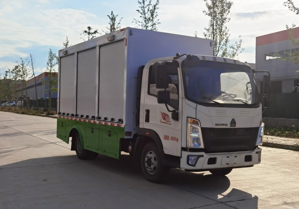 齊東方牌潤(rùn)滑油凈化工程車(chē)
